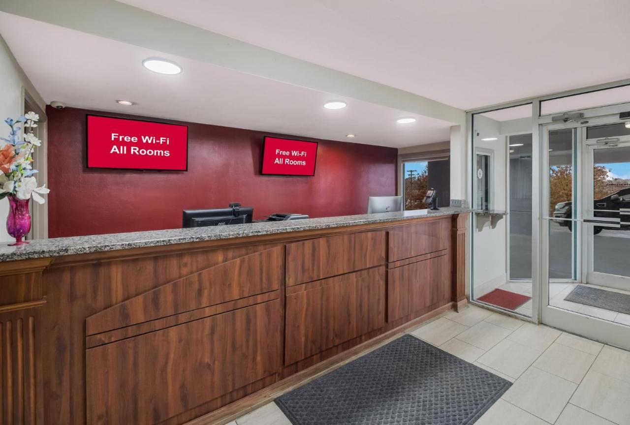 Red Roof Inn & Suites Jackson, Tn Extérieur photo