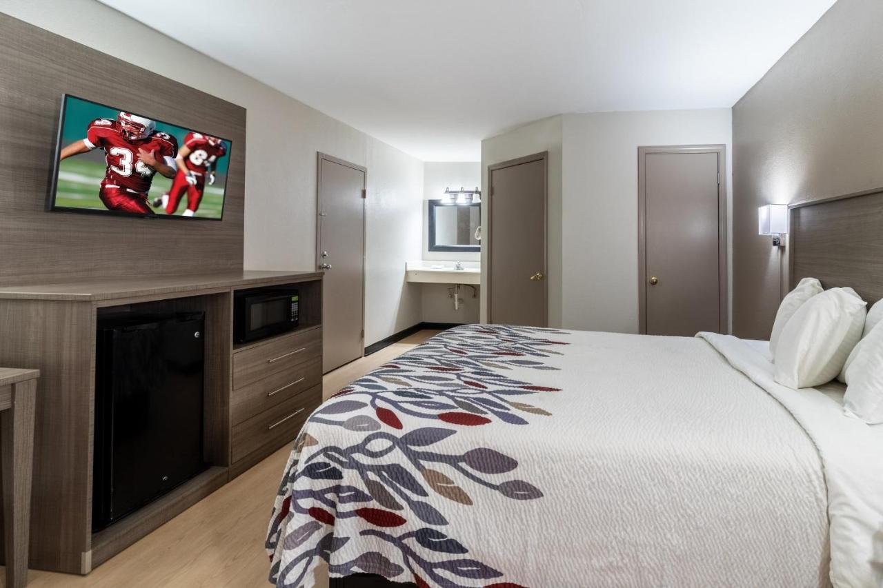 Red Roof Inn & Suites Jackson, Tn Extérieur photo