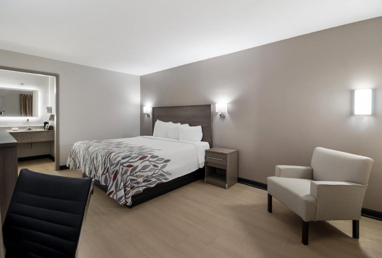 Red Roof Inn & Suites Jackson, Tn Extérieur photo