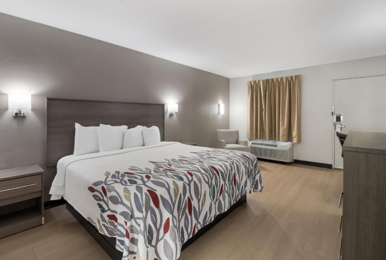 Red Roof Inn & Suites Jackson, Tn Extérieur photo
