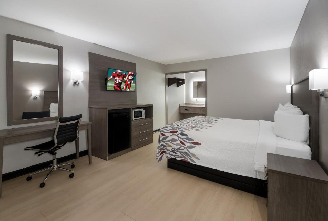 Red Roof Inn & Suites Jackson, Tn Extérieur photo