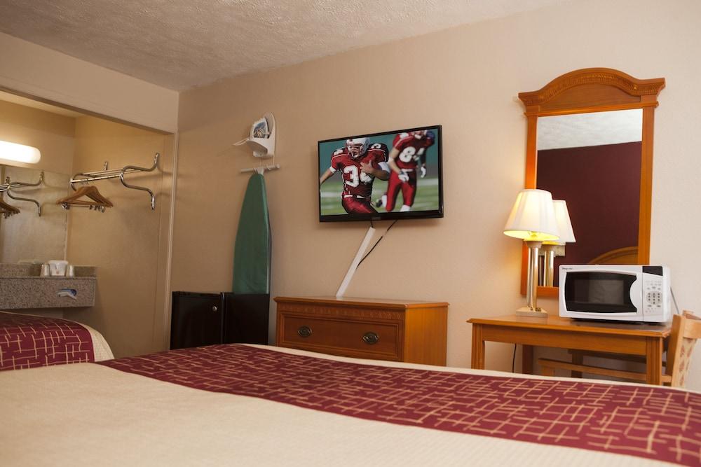 Red Roof Inn & Suites Jackson, Tn Extérieur photo